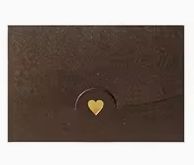 Papierumschlag mit herzförmigem Verschluss-Kaffeebraun