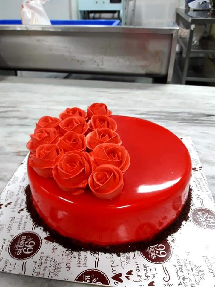 Red Flowers cake