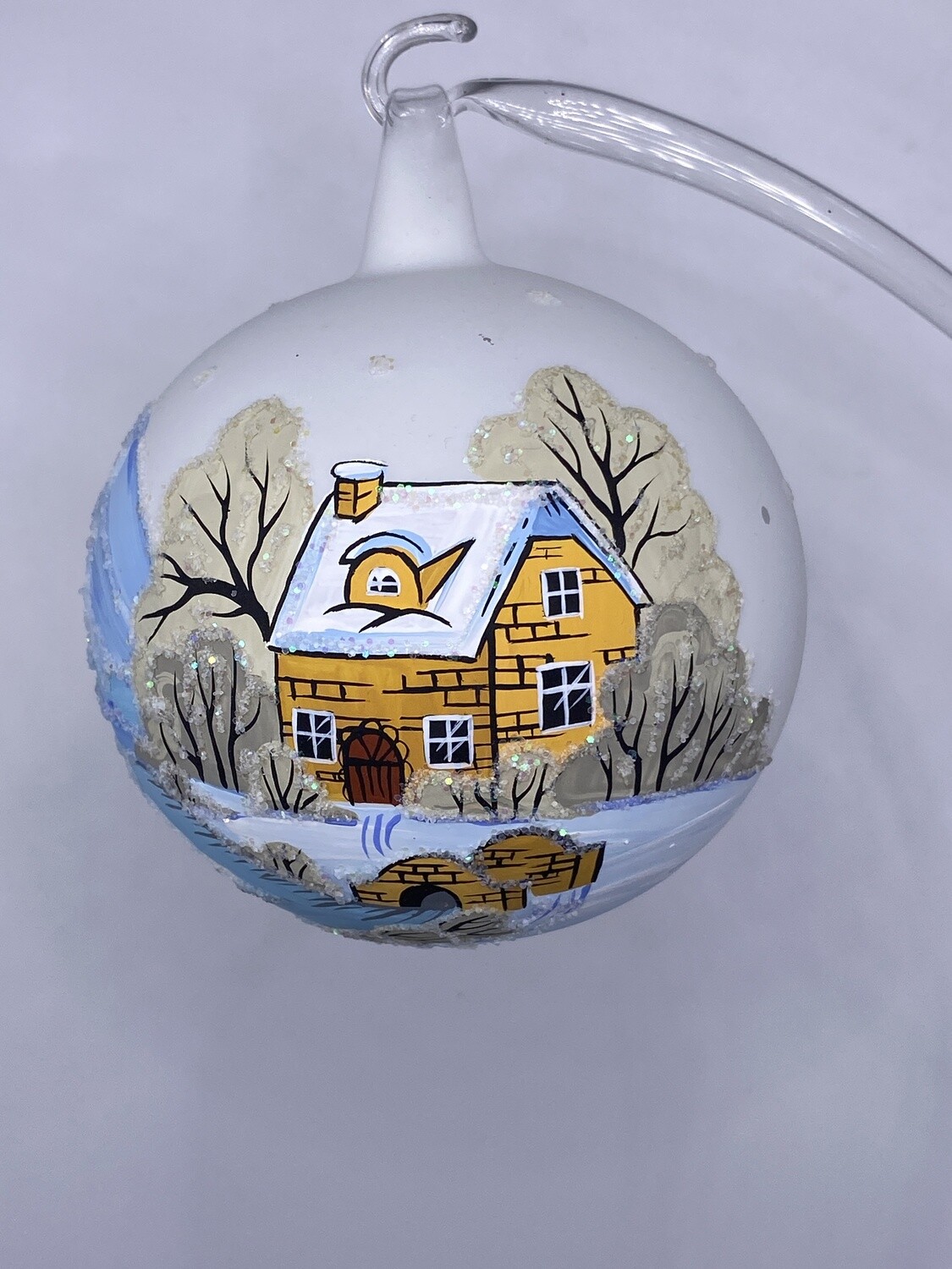 Christbaumkugel mit Häuschen