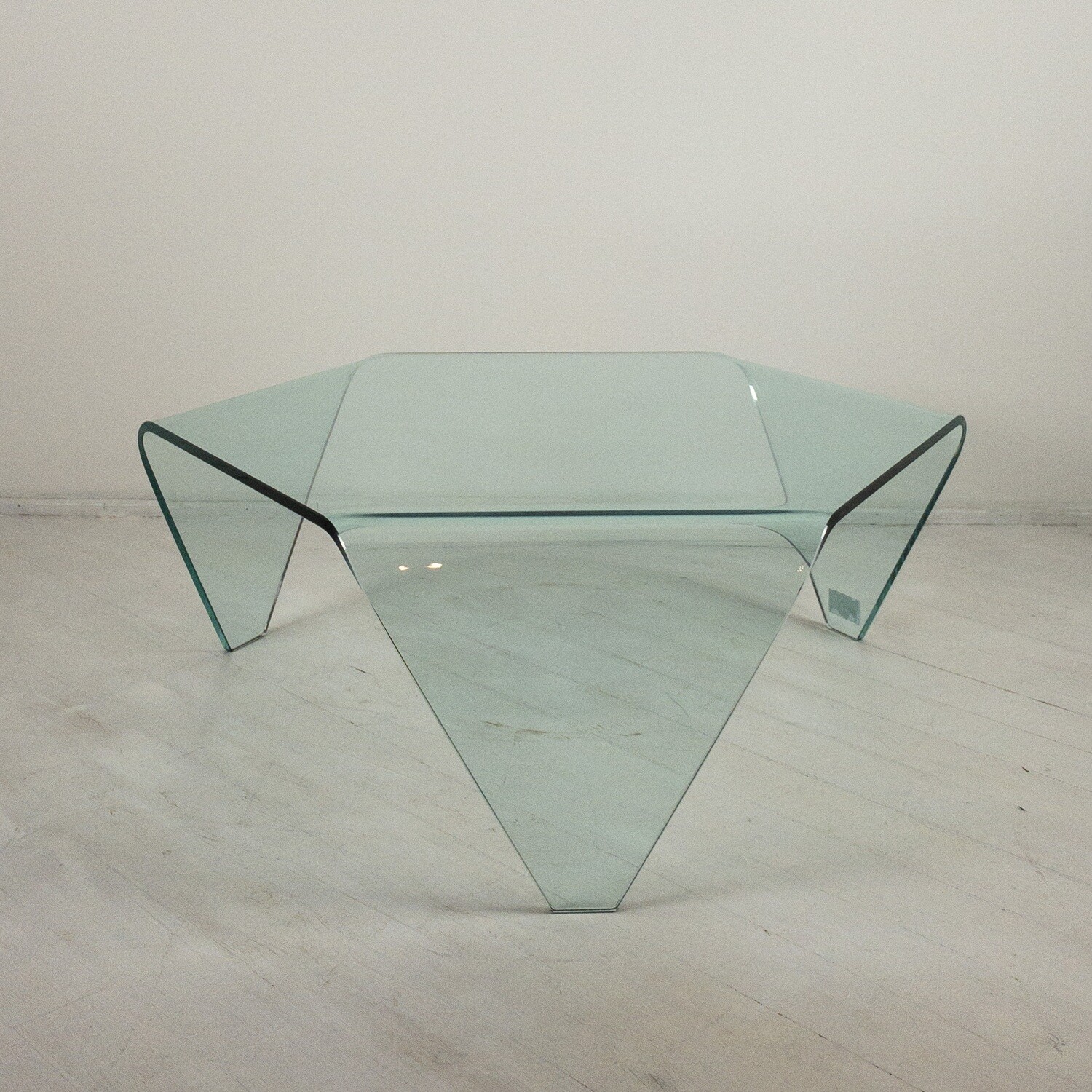 Tavolino esagonale in vetro curvato