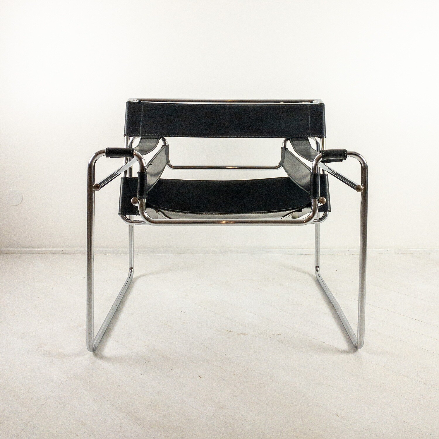 Sedia stile Wassily di Knoll design Marcel Breuer