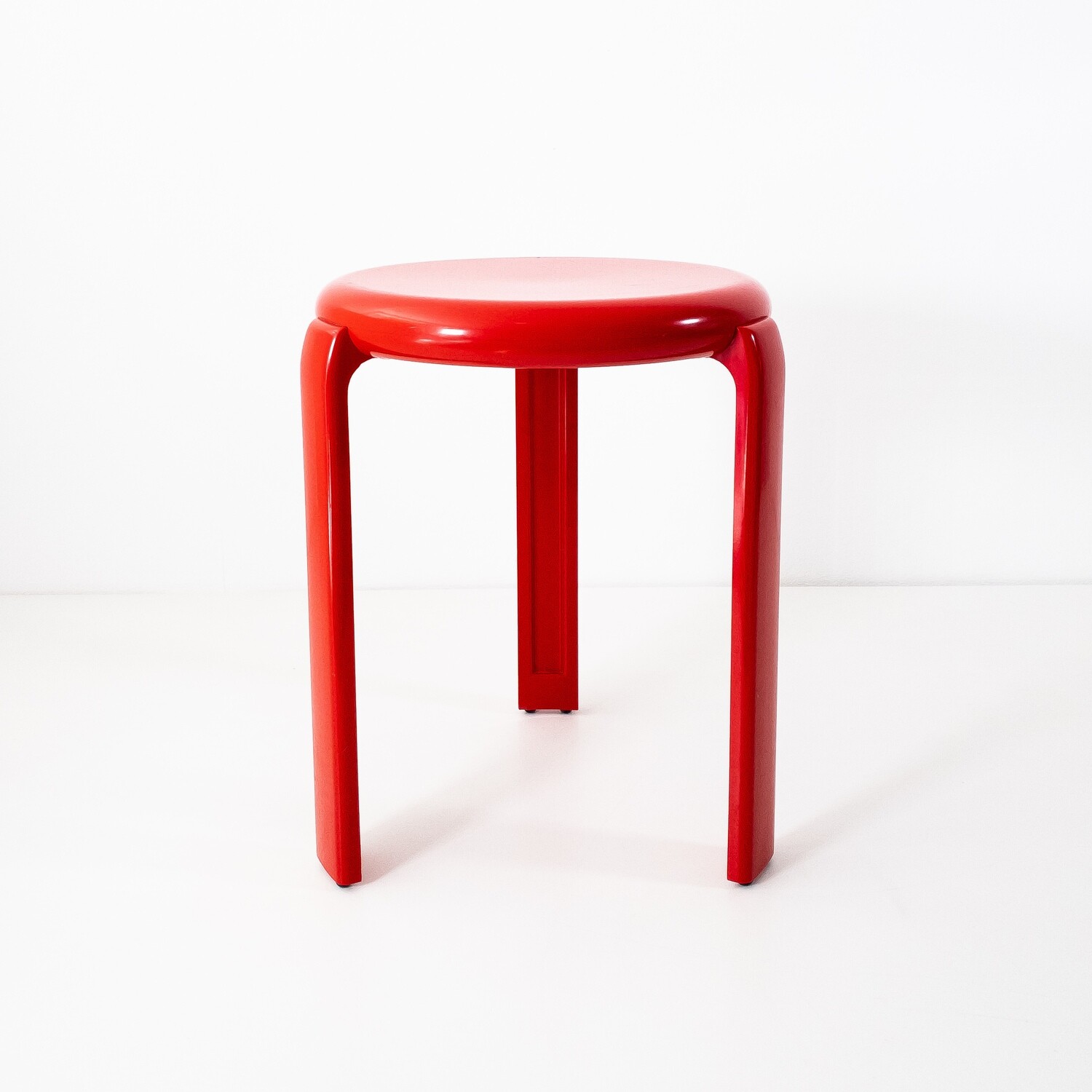 Red stool by Metalplastica
