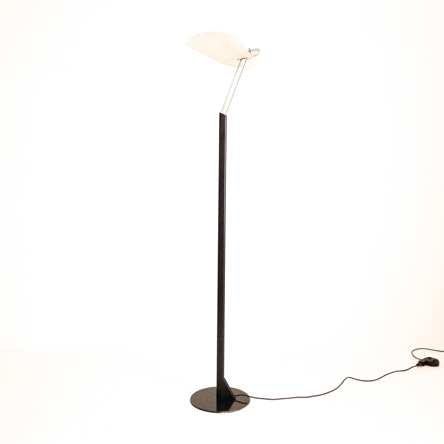 Floor lamp with leaf shade