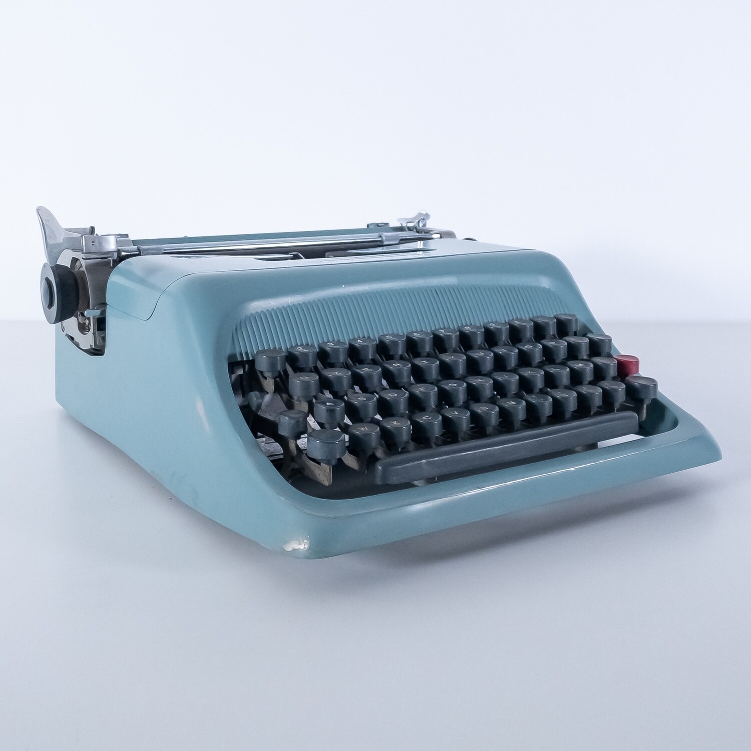 Olivetti Studio 44 typewriter