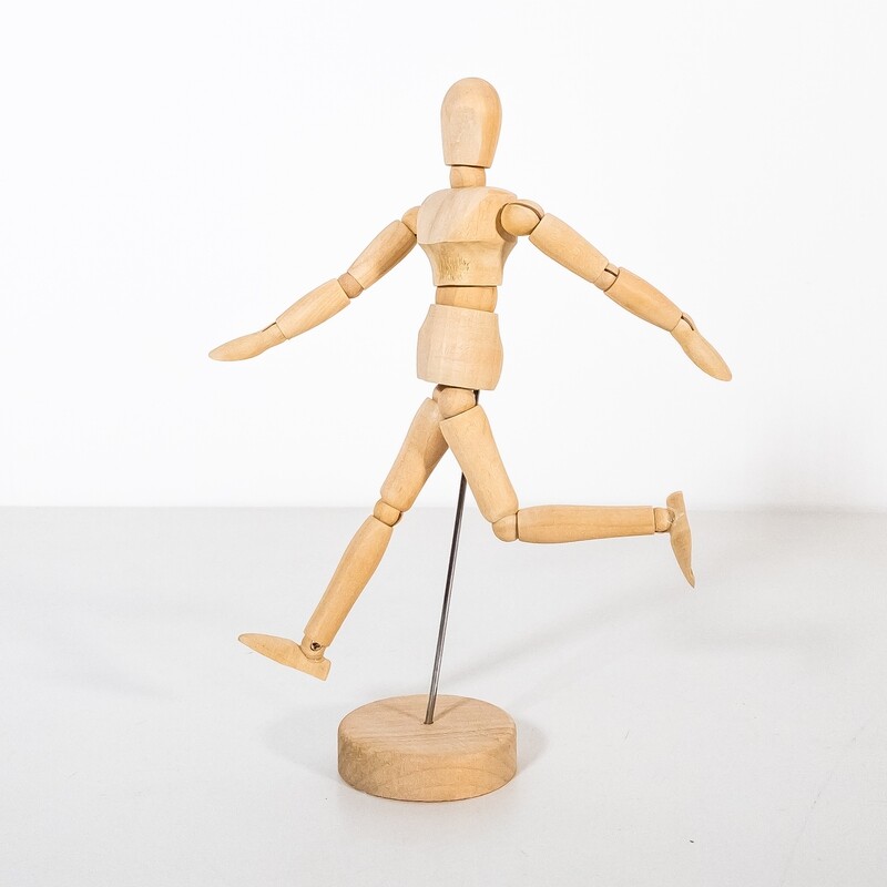 Articulated wooden drawing mannequin