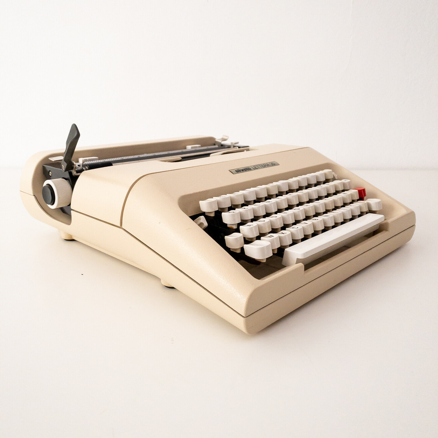 Olivetti Lettera 35 typewriter, Italy 1972