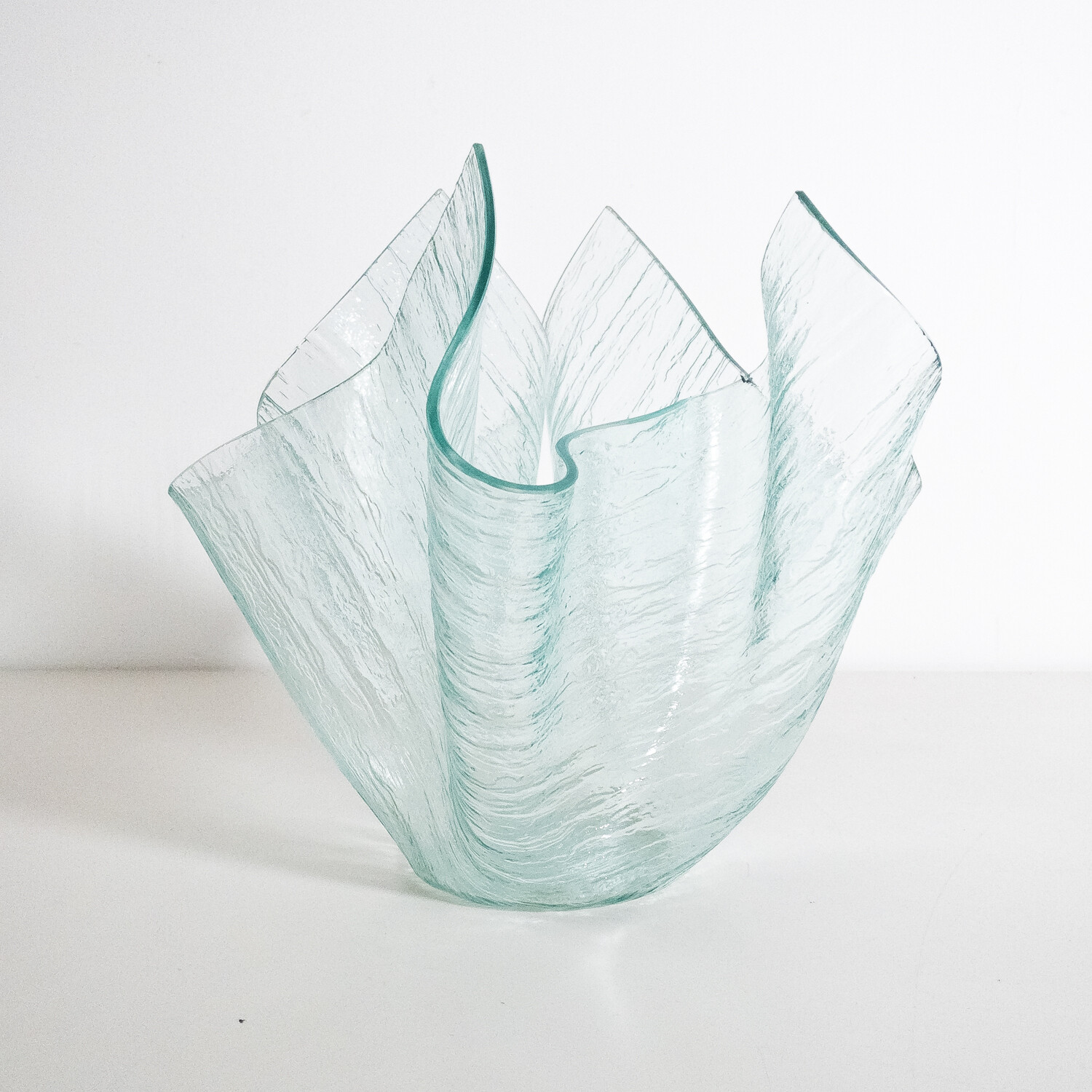 Vaso fazzoletto in vetro lavorato