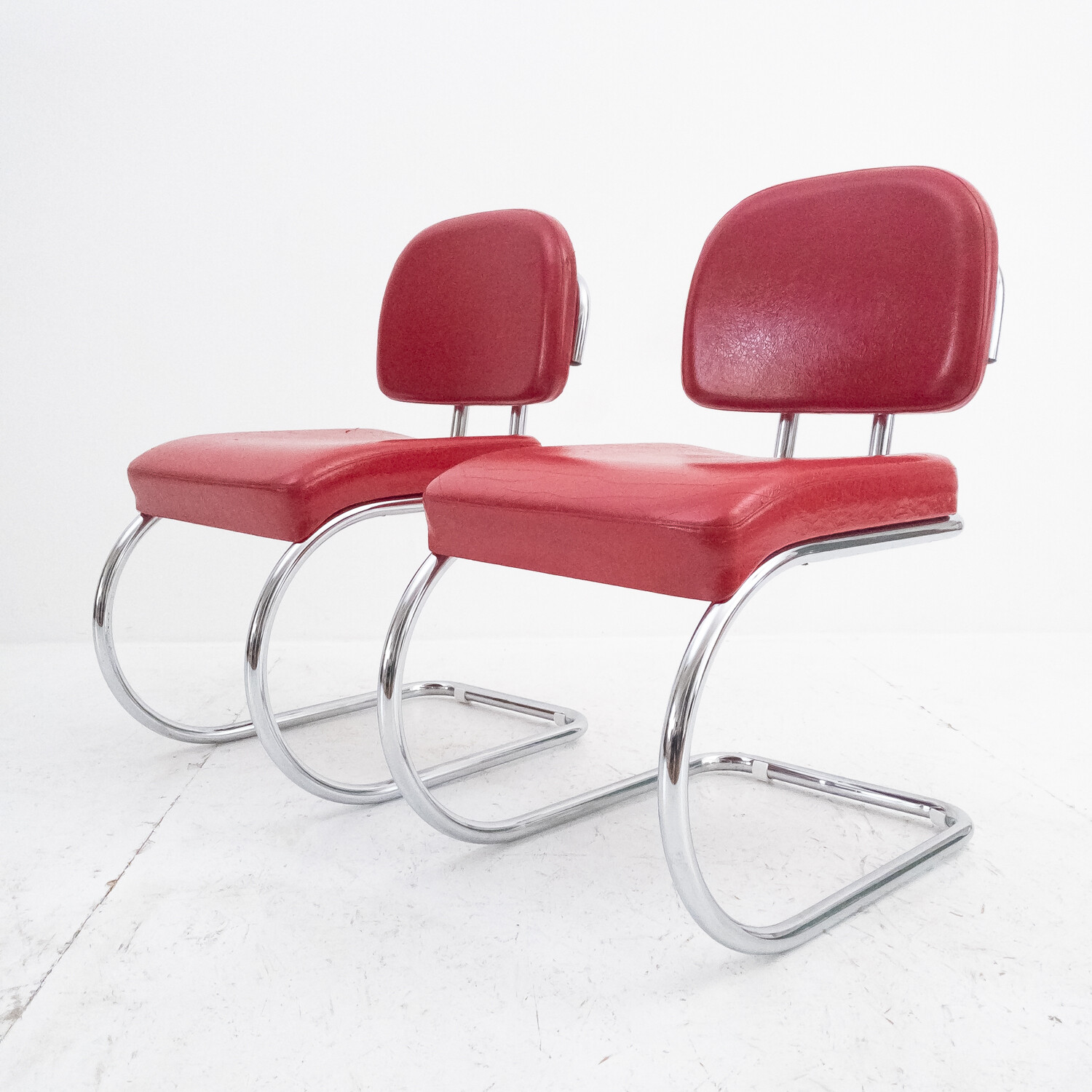 Set di 2 sedie a sbalzo in ecopelle rossa e acciaio cromato, anni '70