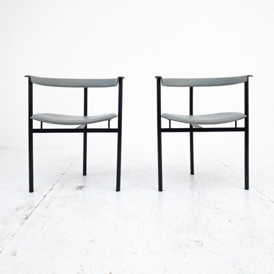 Set of 2 leather armchairs by Enrico Pellizzoni