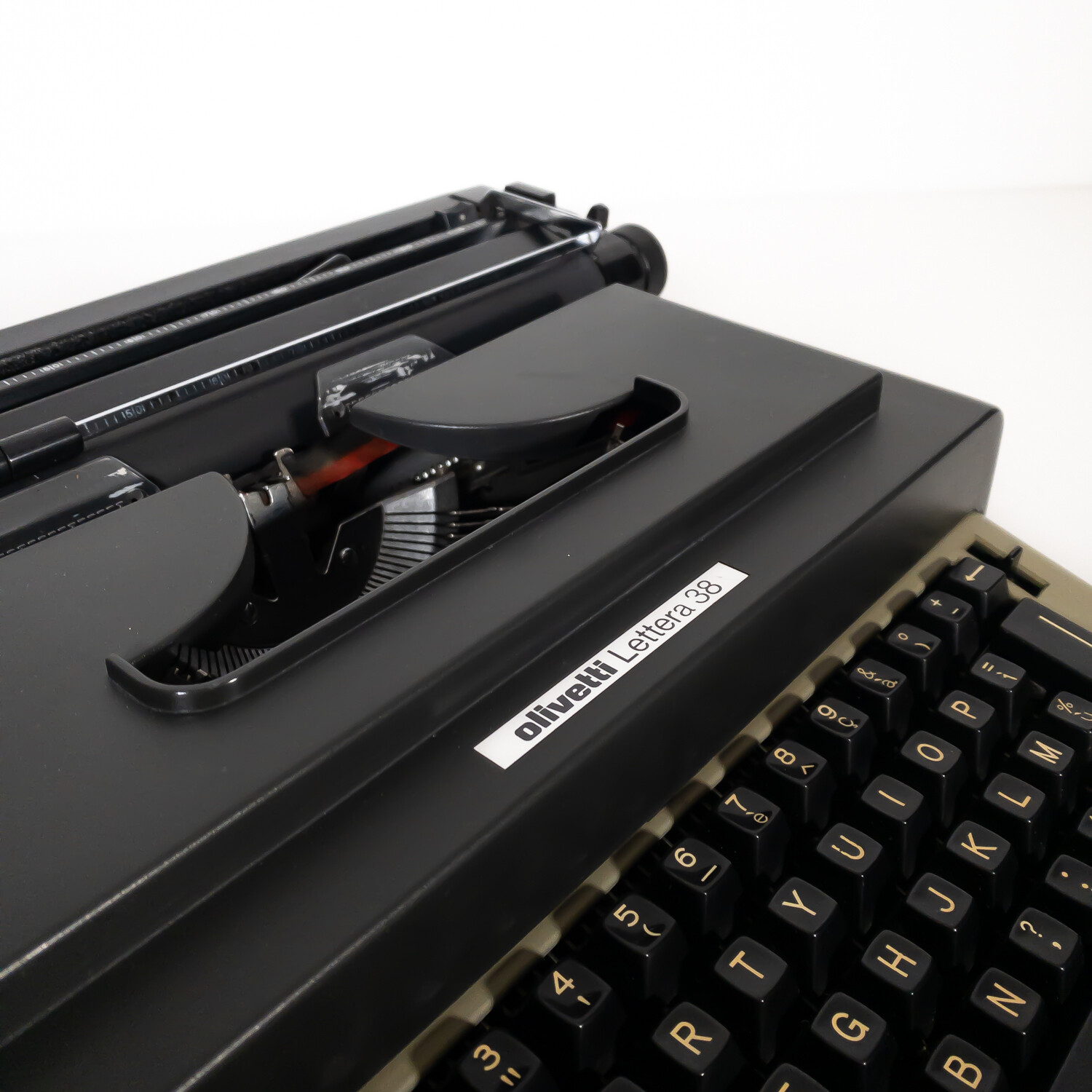 Olivetti letter 38 typewriter