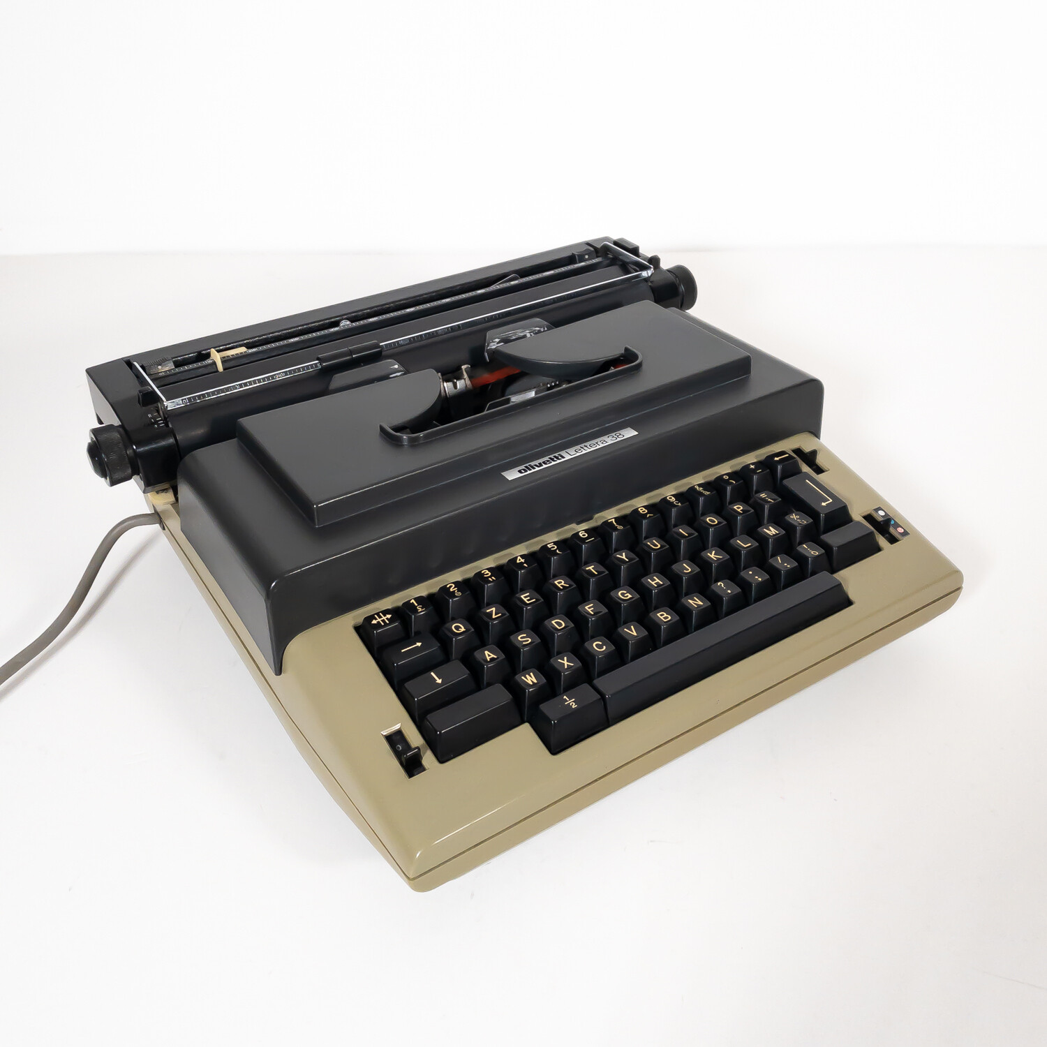 Olivetti letter 38 typewriter
