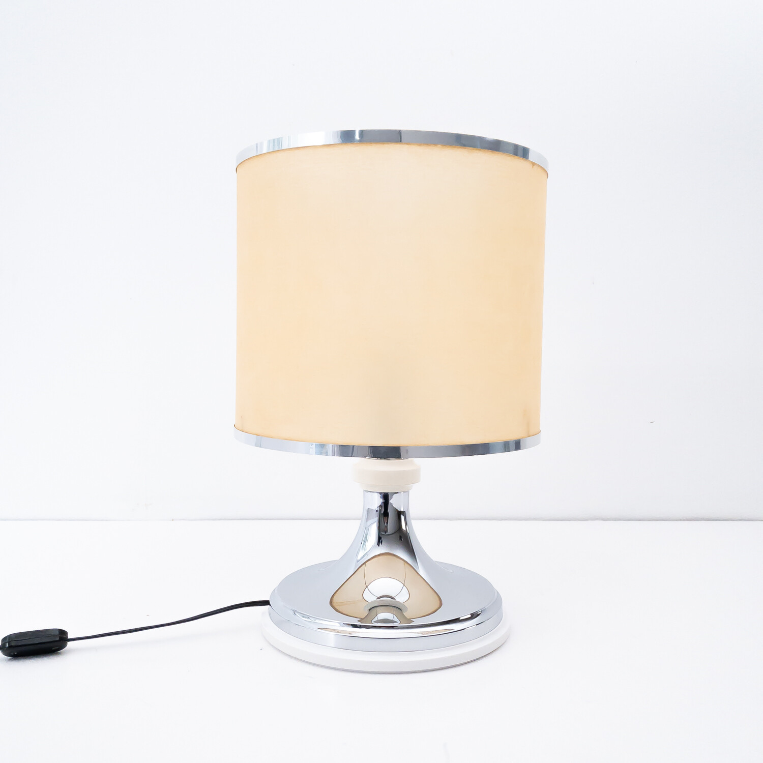 Lampada da tavolo con base cromata anni '70