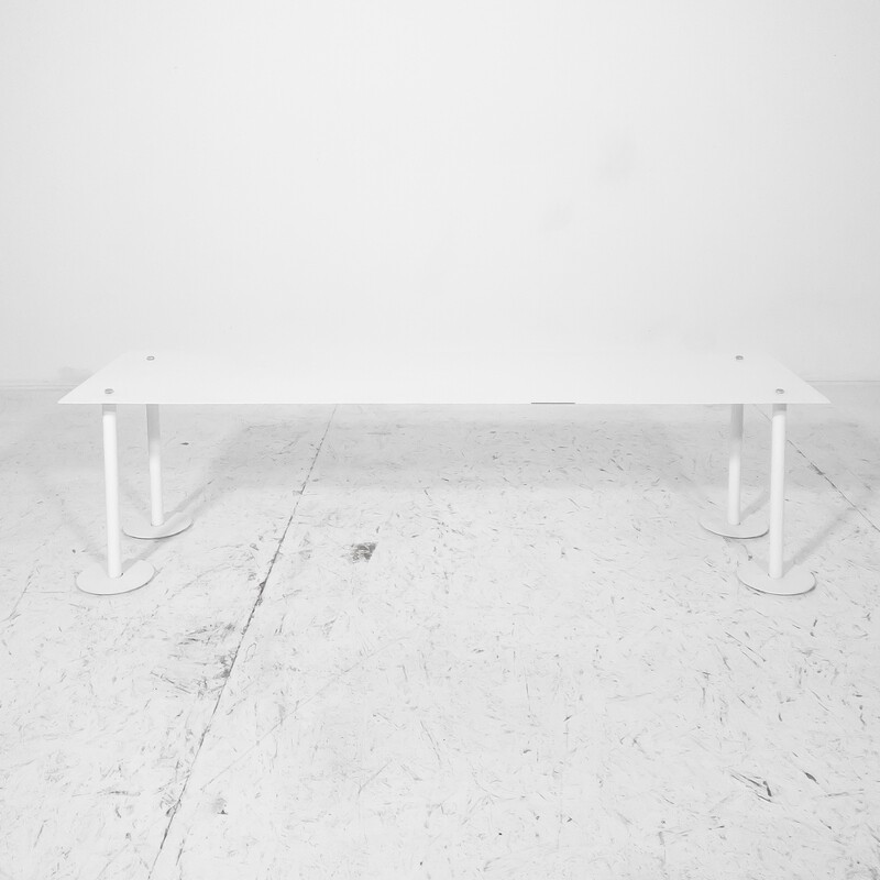 Design bench in white steel