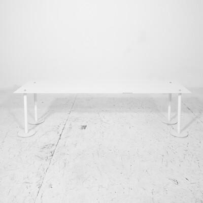Design bench in white steel