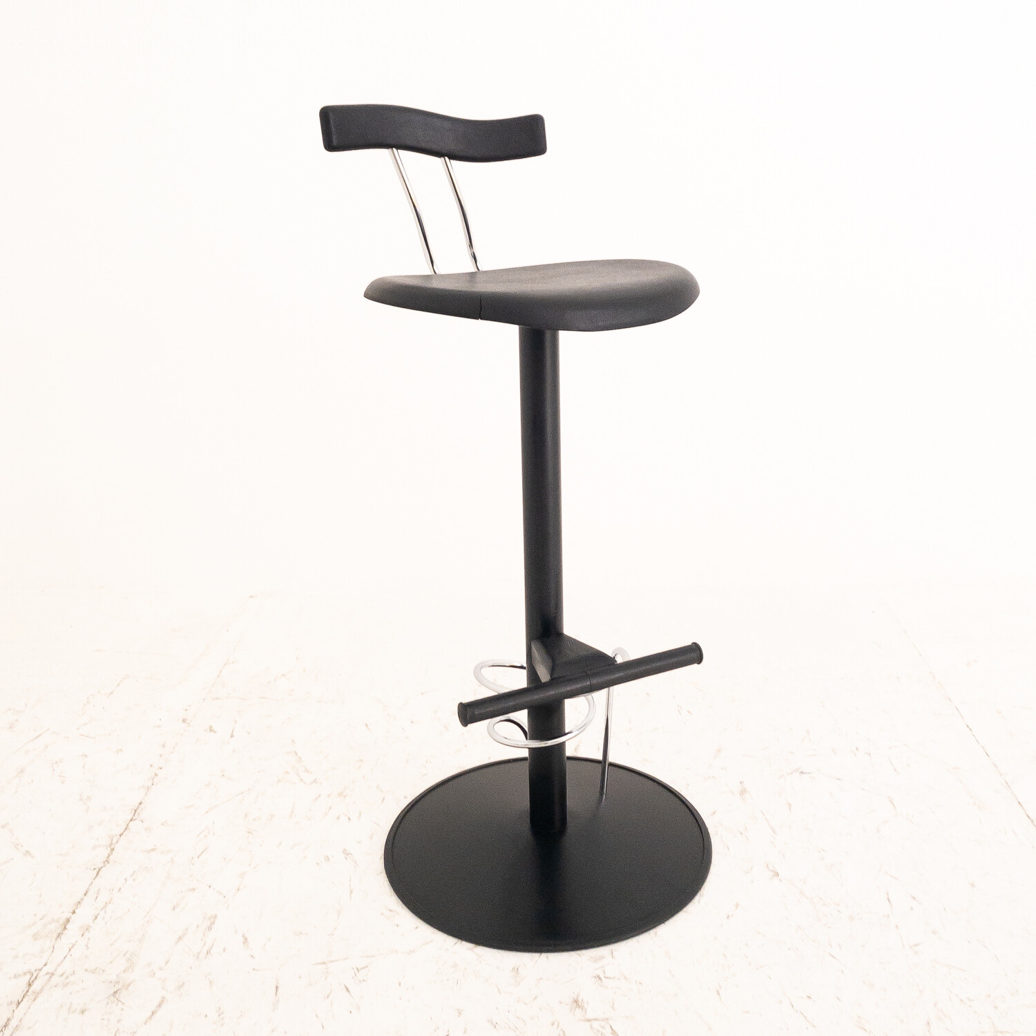 Stool in black painted metal and chromed steel from the 80s
