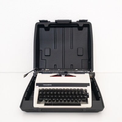 Gabriele 12 Triumph typewriter