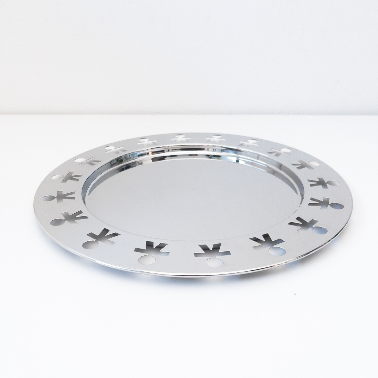 Girontondo round tray designed by King-Kong for Alessi