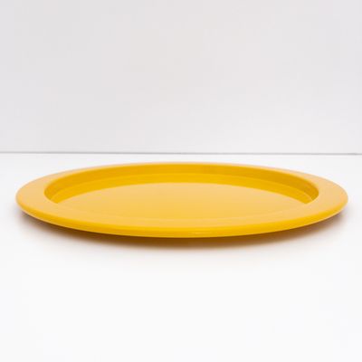 Sottopiatto vassoio vintage Alessi in metallo verniciato giallo zafferano, design di Stefano Giovannoni, anni &#39;80