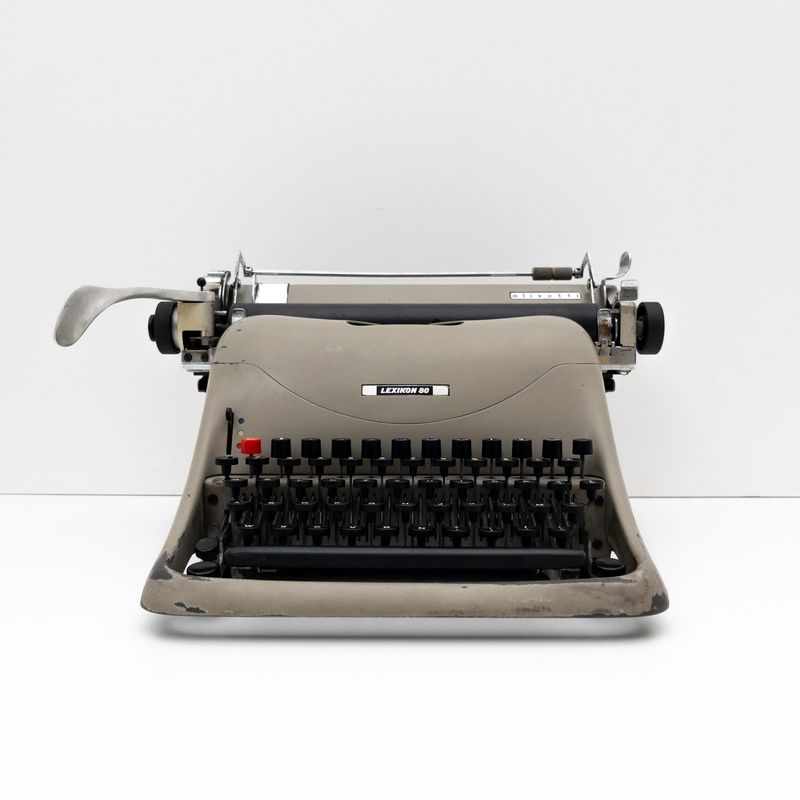 Olivetti Lexikon 80 Typewriter