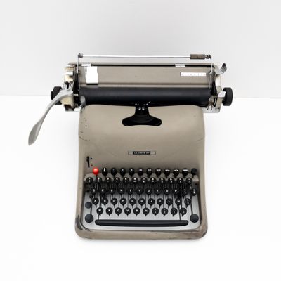 Olivetti Lexikon 80 Typewriter