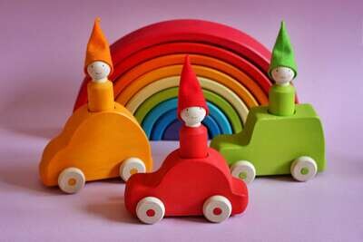 Red/Green/Yellow Peg Gnomes in Cars - Set of 3