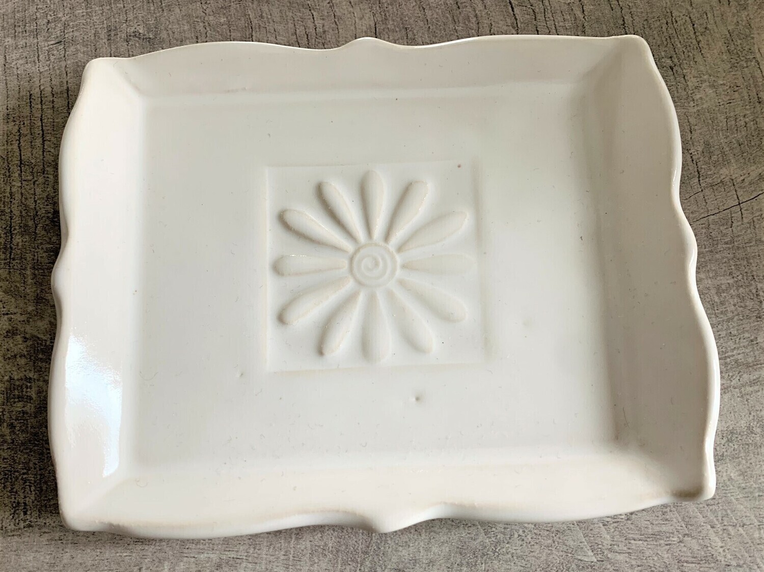 Daisy Soap Dish - Ivory