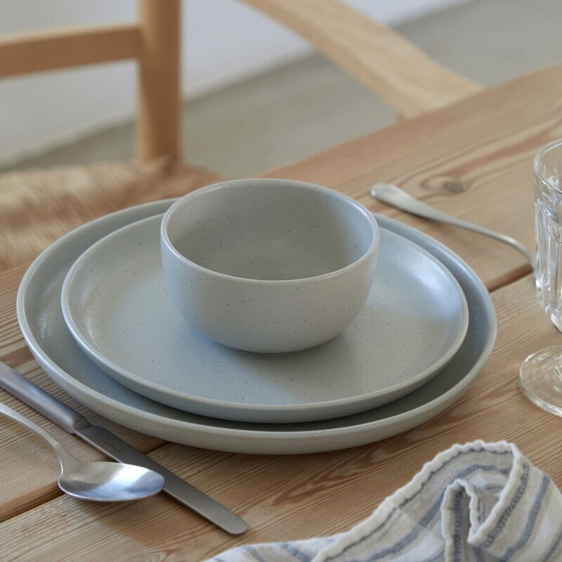 Pacifica Salad Plate, Oyster Grey