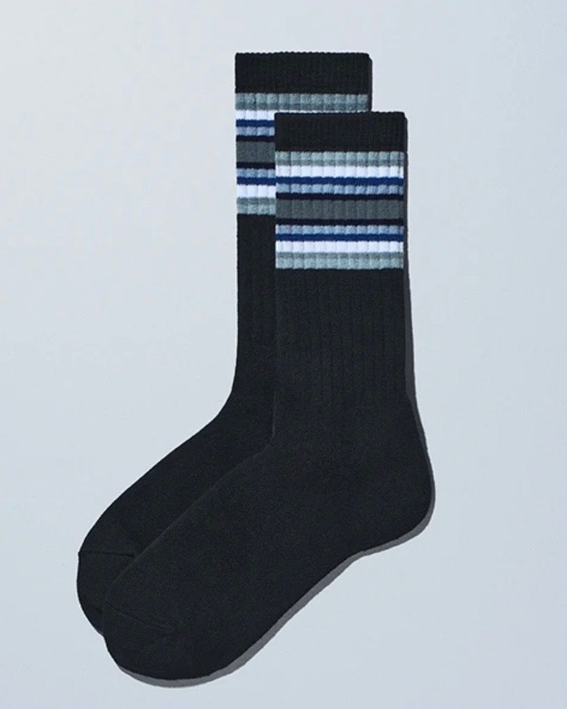 FamilyMart 冬之色間條襪 (黑底) 22-25cm