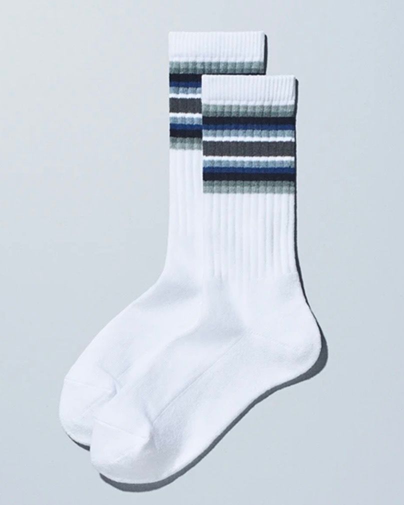 FamilyMart 冬之色間條襪 (白底) 22-25cm