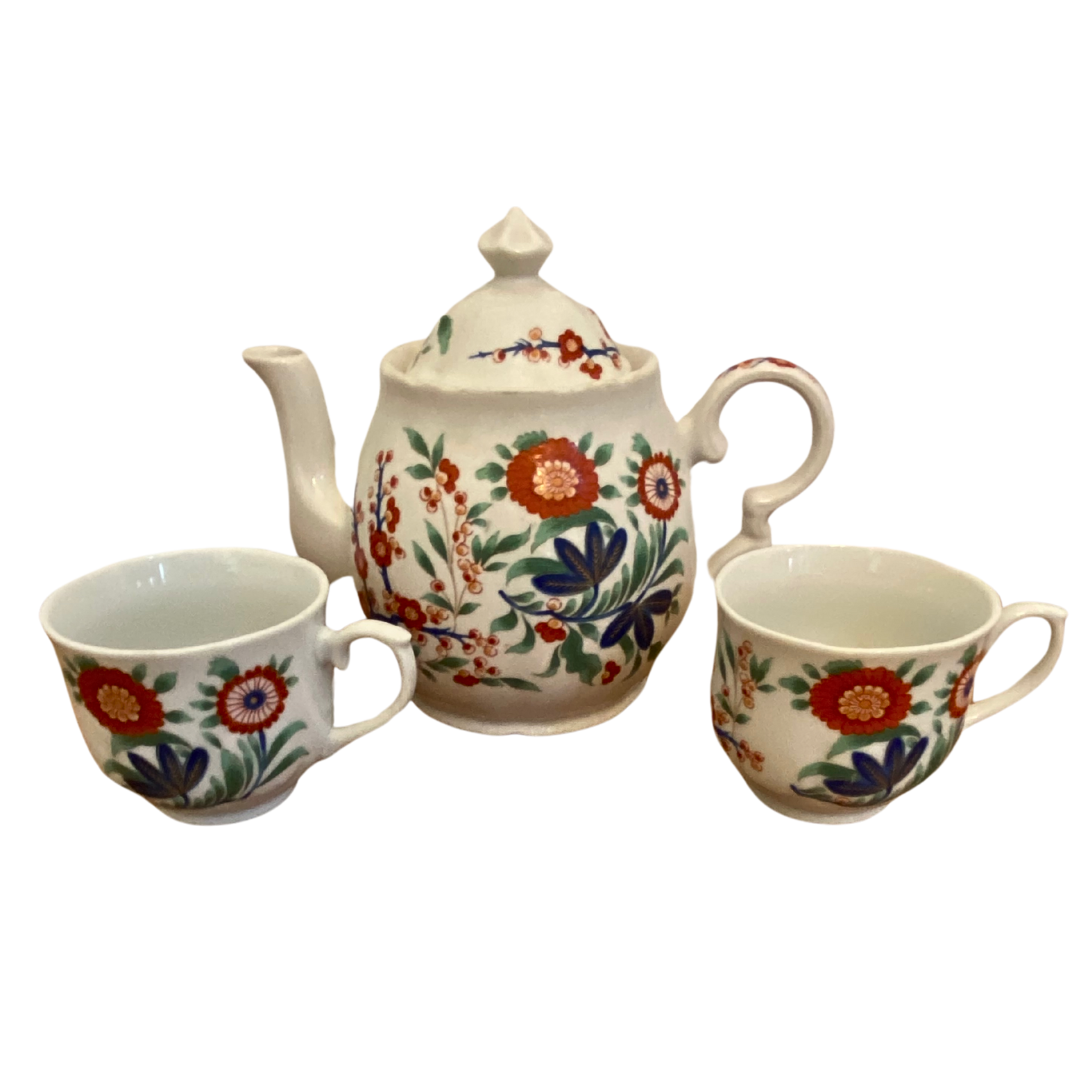 Smithsonian Institution Teapot & 2 Teacups