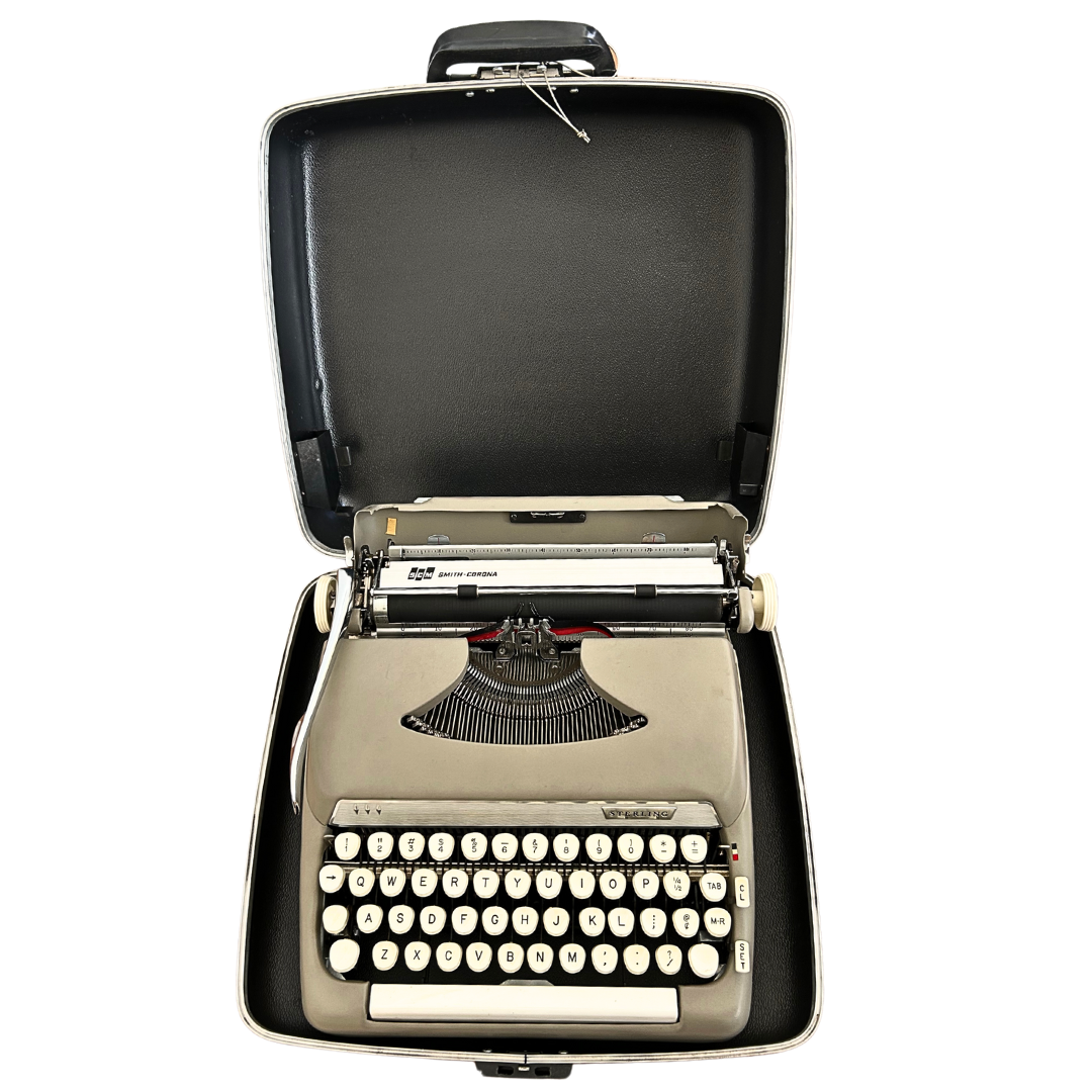 Smith-Corona 1963 Sterling Typewriter &amp; Case 5AX 108089