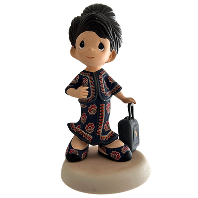 Precious Moments Singapore Airlines Girl with Luggage 2015 Hand Painted Figurine 159033