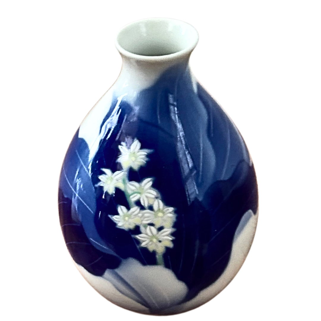 FUKAGAWA Porcelain Arita Japan Sake Vessel/Floral Vase