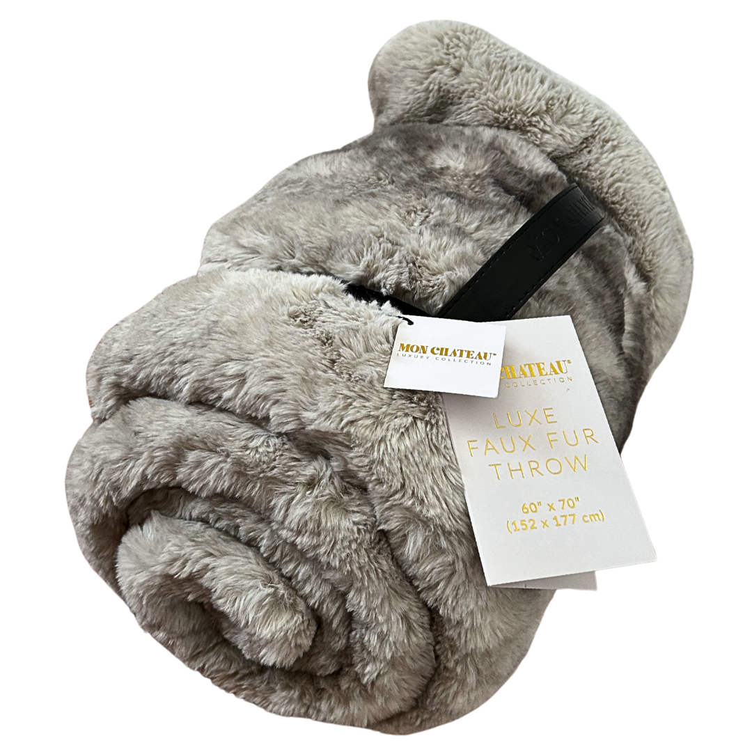 MON CHATEAU Luxury Collection Luxe Faux Fur Throw