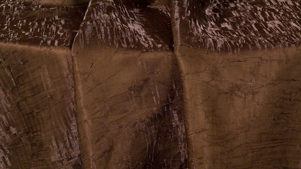 Chocolate Iridescent Crush 132" Round