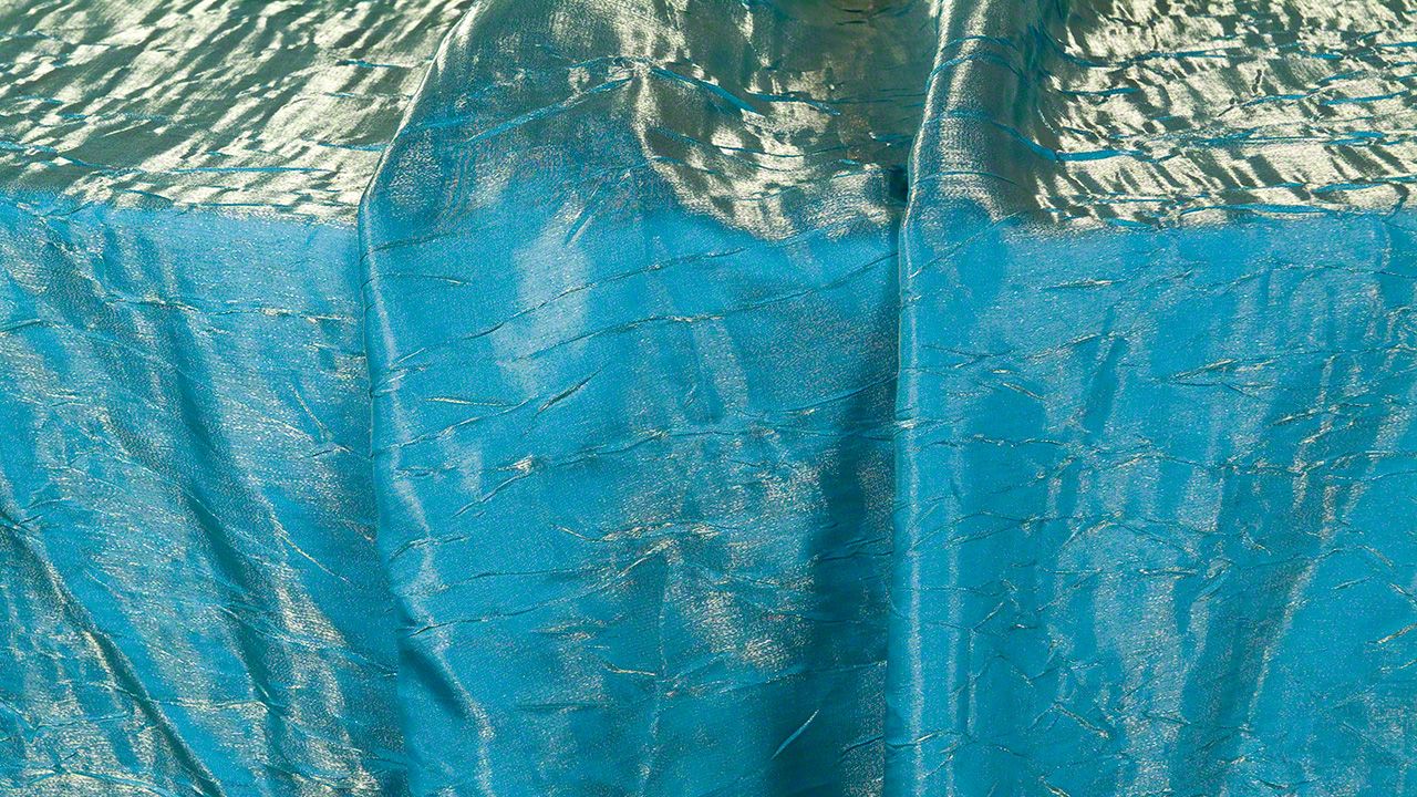 Gold/Turquoise Iridescent Crush 132" Round