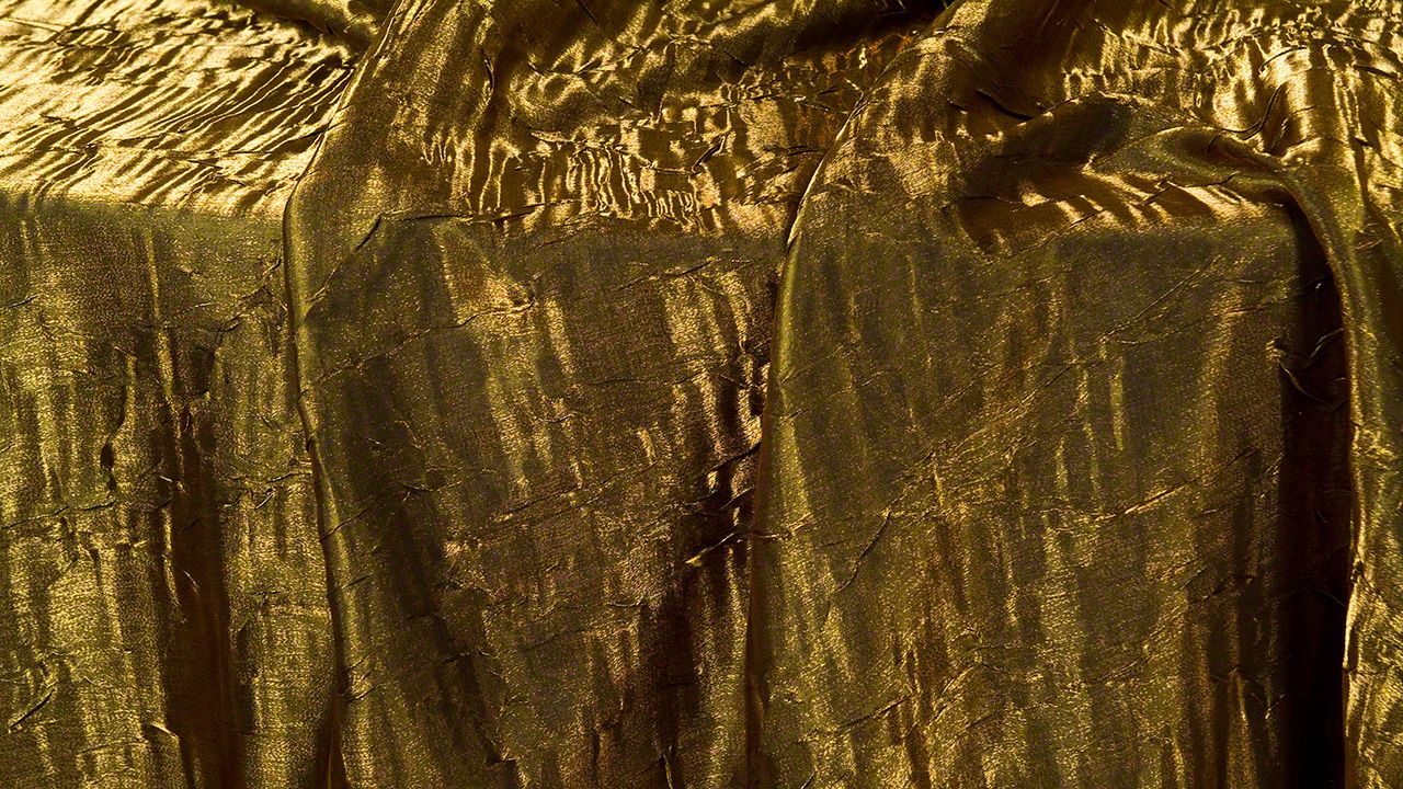Olive Iridescent Crush 132" Round