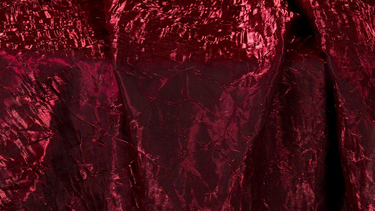 Red Iridescent Crush 132" Round