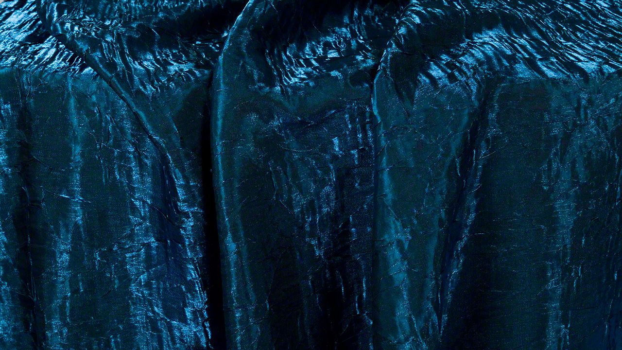 Turquoise Iridescent Crush 132" Round