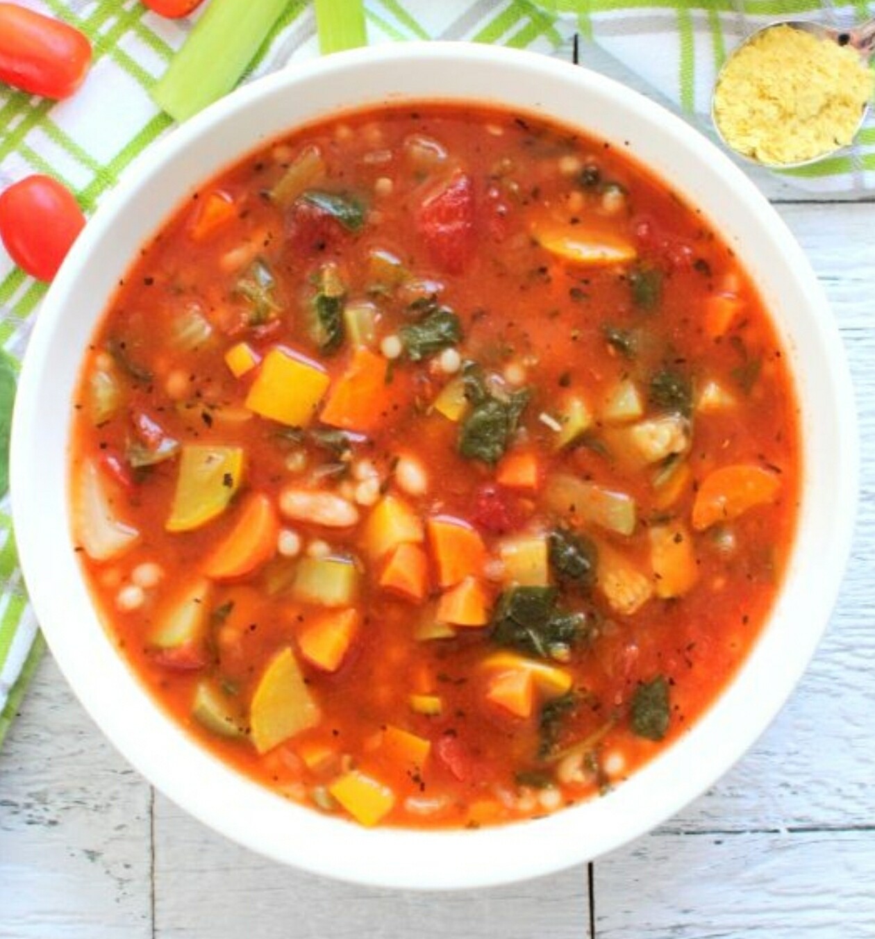 Minestrone soup, thick vegetable soup, tomatoes, white beans. Celery, carrots, potatoes, zucchinis, butternut squash, green beans and peas 
V, gf, lf