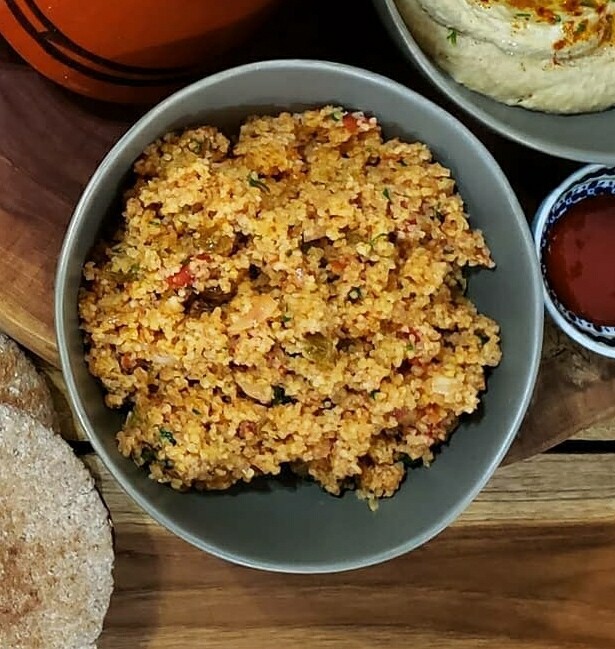 Turkish Boulgour, coarse wheat, tomatoes, peppers and parsley.
V, vi, lf