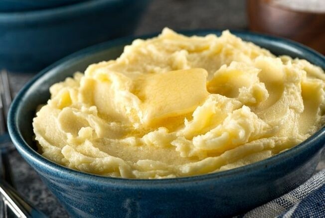 Pomme Purée façon Joël Robuchon 
V, GF 
Silky ultrarich, puree, made with yellow potatoes, milk and butter, a lots of butte