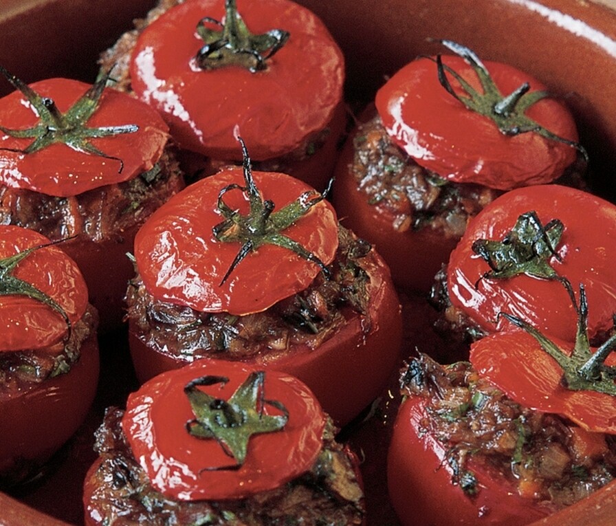 Tomatoes Stuffed with, Duck Confit, and portabello (Tomates Farcies). 
Gf, lf, k
Duck confit and portabello, combine to make a filling for tomatoes, mixed green salad.