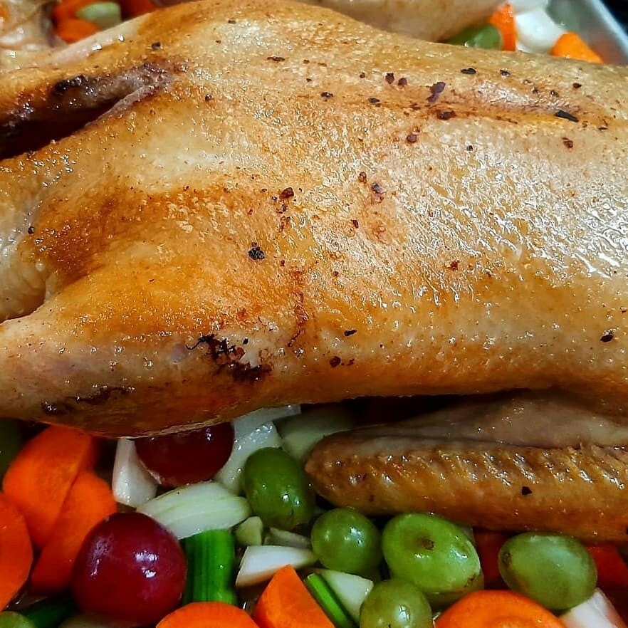 Roasted Duck with Shallots and Grapes. Lf, Gf, K(cauliflower and almond puree)
Oven roasted duck, grapes and shallots sauce, olive oil, garlic and shives mashed potatoes and mesclun.