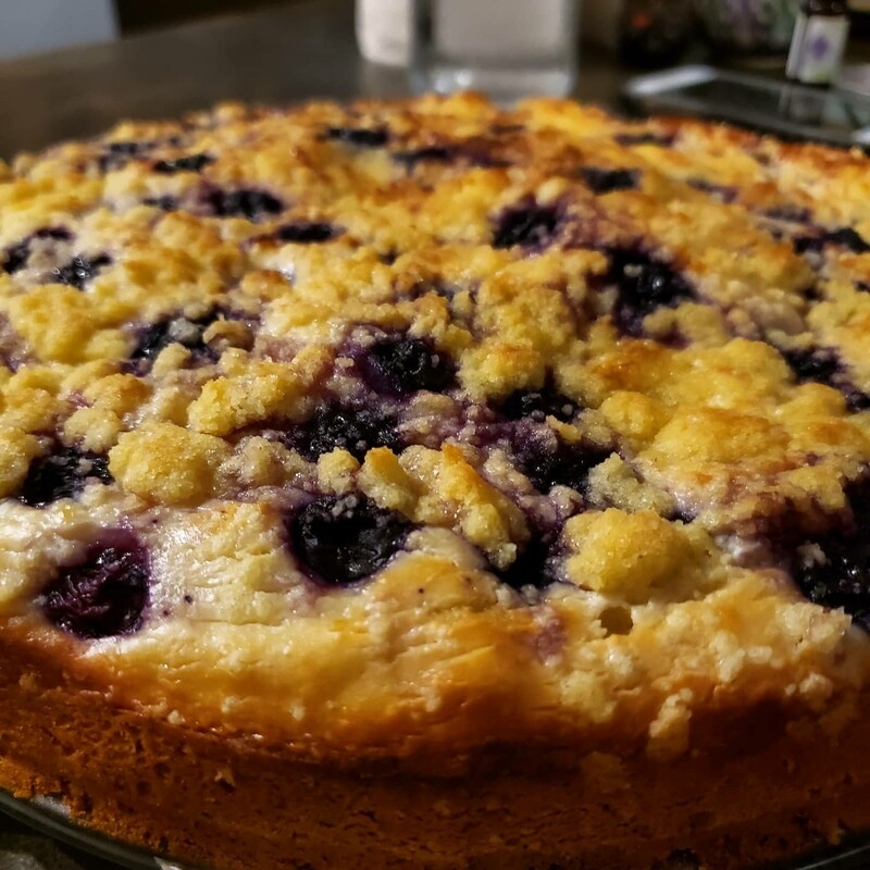 blueberry cream cheese crumble cake.
V