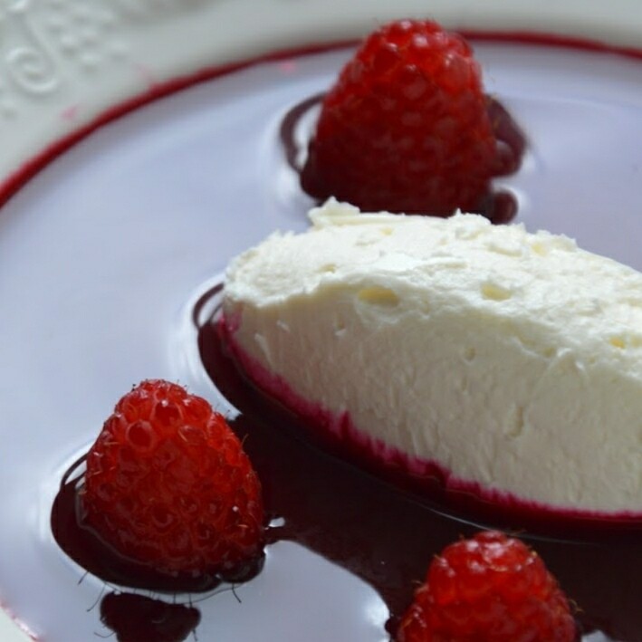 Summer berries soupe with a hint of mint, honey and lime zests, ricotta cheese quenelle. 
V, gf, k