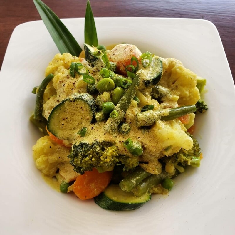 Indian vegetables and coconut curry, served over basmati rice. Cauliflower, brocolis, patypan, zucchini, green beans, sweet peas, red onions and cilantro.
V, ve, lf, gf Indian vegetables and coconut curry, served over basmati rice. Cauliflower, brocolis, patypan, zucchini, green beans, sweet peas, red onions and cilantro.
V, ve, lf, gf