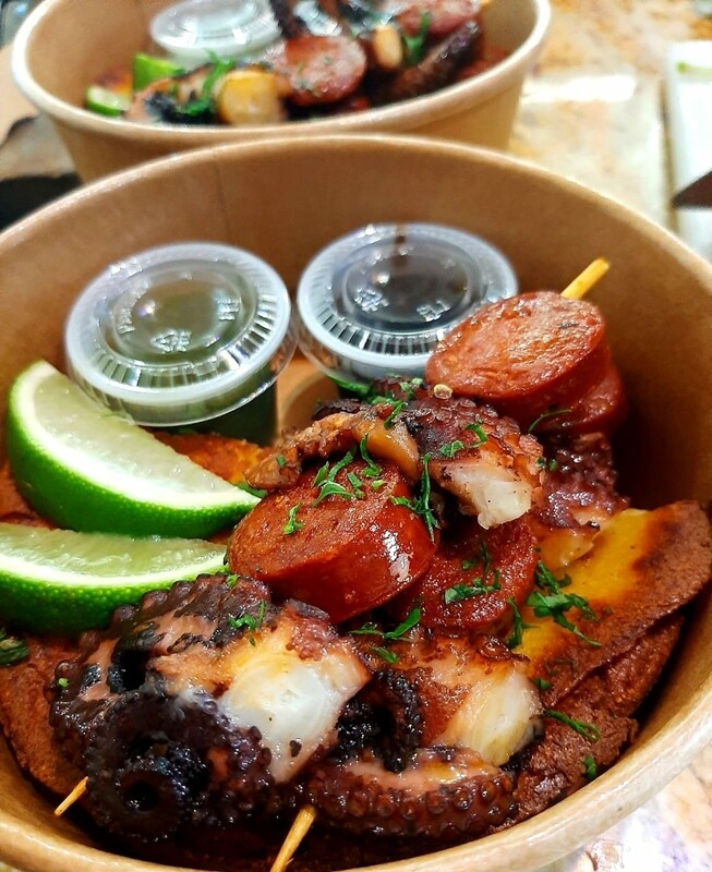 Crispy parmesan polenta, grilled octopus and chorizo bits, basil almond pesto sauce and thym infused balsamic reduction. 
Gf, k