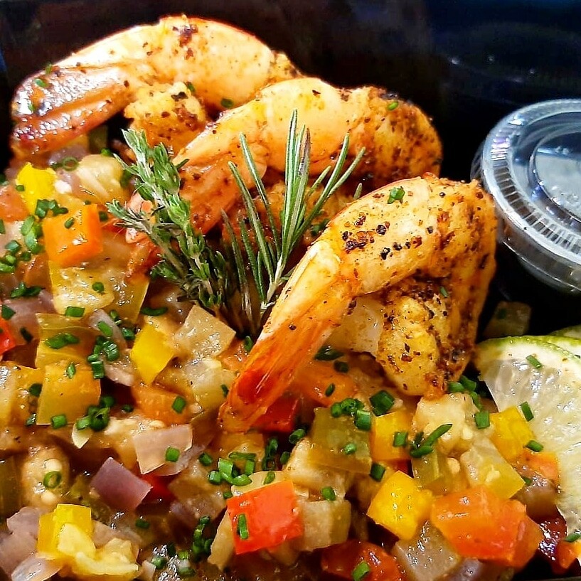Spicy jumbo shrimps, rosemary and red wine onion marmalad, sweet red wine reduction, micro ratatouille salad. Gf, lf, k