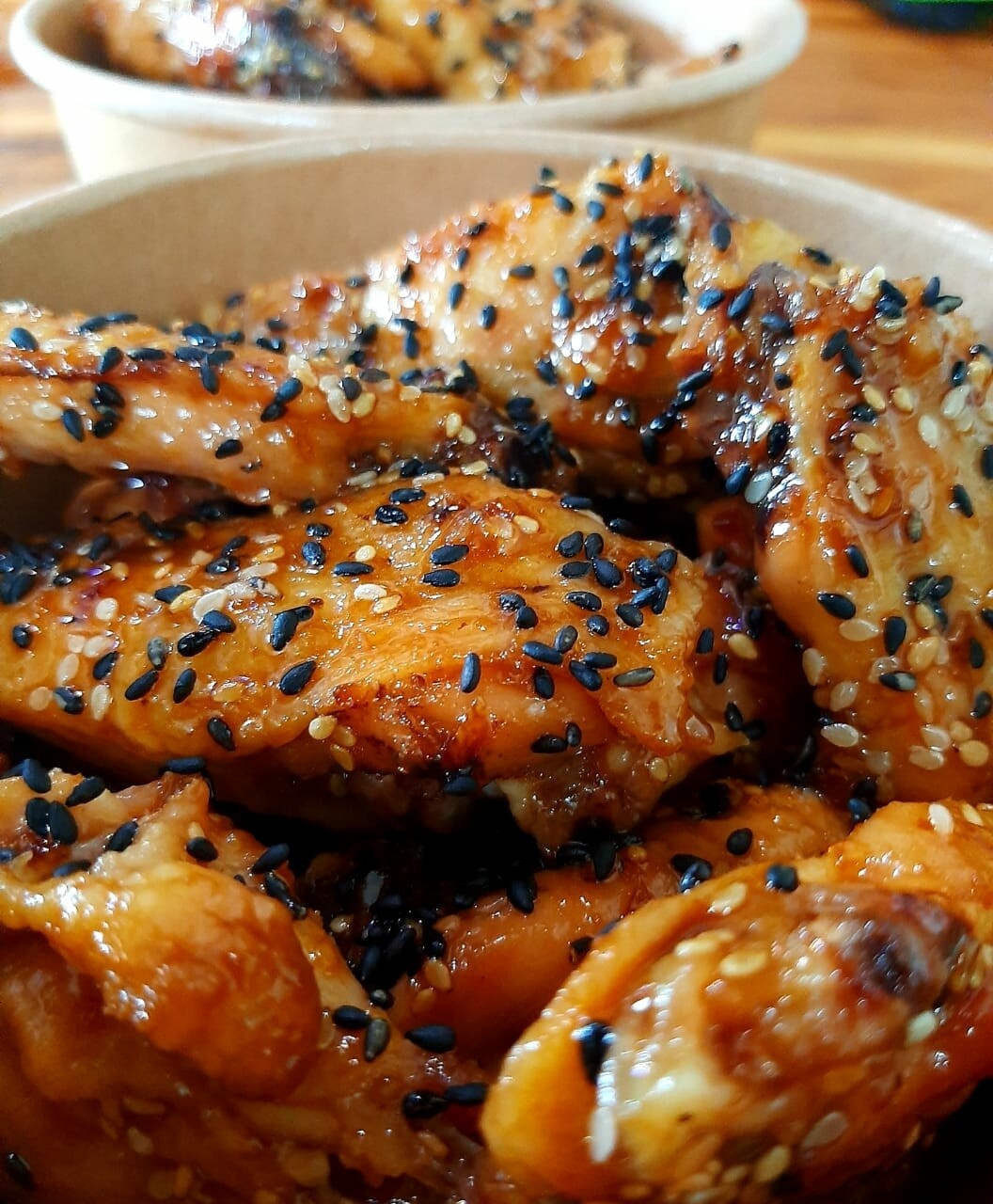 Korean chicken wings. 6 pieces 
Honey, garlic and bamboo smoked sesame. 
Gf, lf